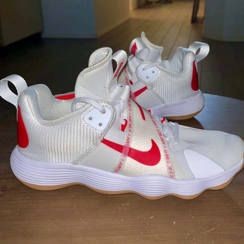 Nike Women’s React Hyperset Volleyball Shoes